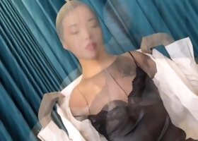 Blonde emo amateur solo masturbation