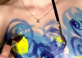 Curlyjoeee Paints Her Naked Body