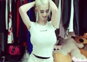 Amateur Big Boobs jerks Big Dick