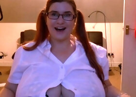 Big boob brunette masturbates on webcam