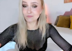Amateur Webcam Cute Teen Plays Solo